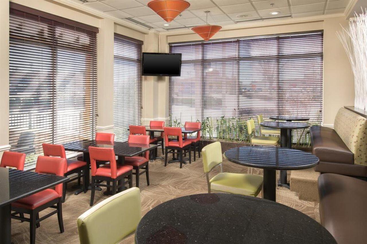 Hilton Garden Inn Chattanooga/Hamilton Place Экстерьер фото